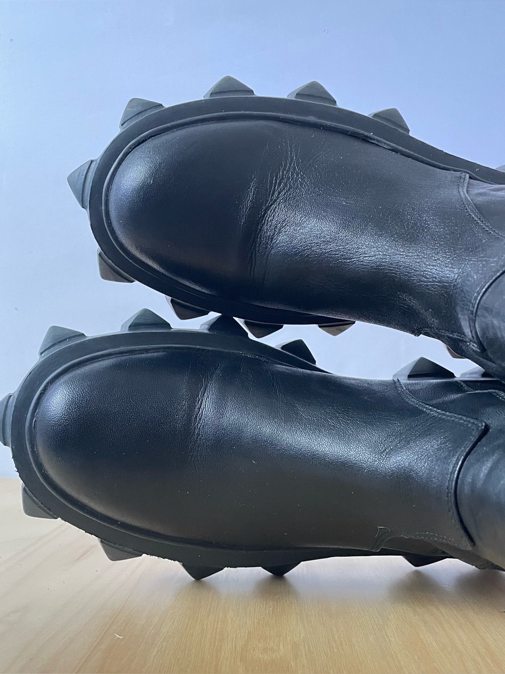 Valentino Garavani Roman Stud Leather Chelsea Boots | EU 38 - Picture 6 of 10